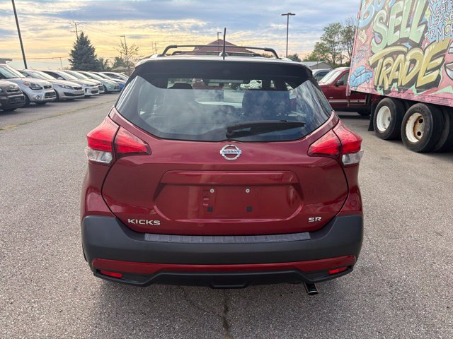 Used 2018 Nissan Kicks SR w/ Exterior Package FWD image 5