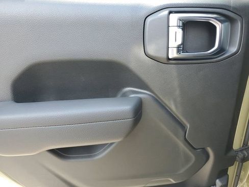 New 2025 Jeep Gladiator Sport image 15