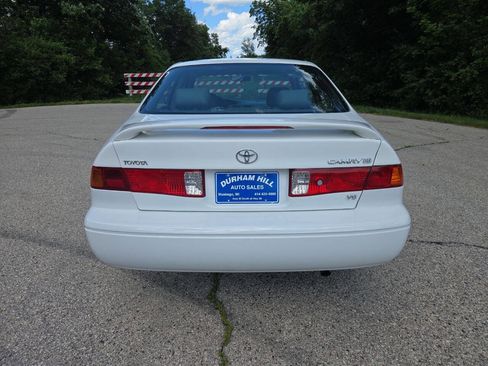 Used 2000 Toyota Camry XLE FWD image 5