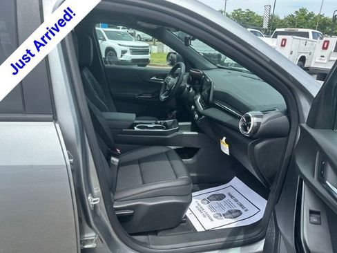 New 2026 Chevrolet Equinox LT w/ Convenience Package II FWD image 32