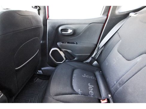 Used 2015 Jeep Renegade Latitude AWD/4WD image 13