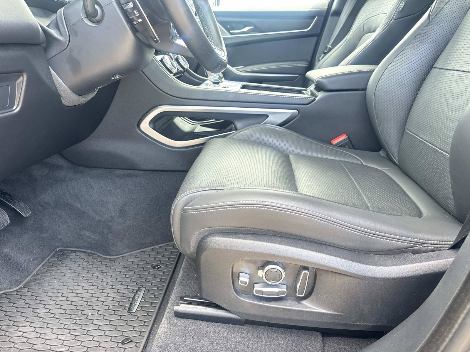 Used 2026 Jaguar F-PACE R-Dynamic S AWD/4WD image 17
