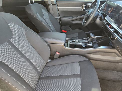 Certified 2025 Kia Sorento LX image 19