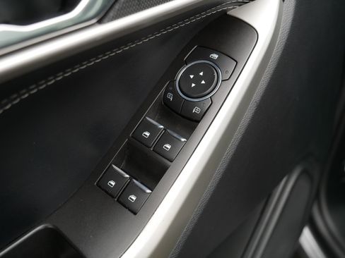 Used 2022 Ford Explorer XLT w/ Equipment Group 202A AWD/4WD image 19