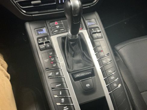 Used 2020 Porsche Macan Turbo image 21