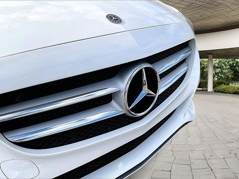 Used 2018 Mercedes-Benz C 300 Sedan w/ Premium Package image 27