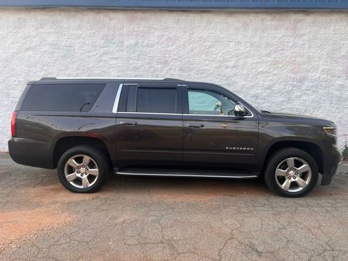 Used 2018 Chevrolet Suburban Premier RWD image 4
