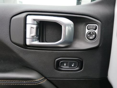 Used 2024 Jeep Wrangler Unlimited Sahara AWD/4WD image 13
