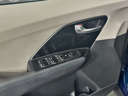 Used 2022 Kia Niro EX FWD image 15
