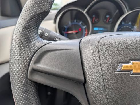Used 2013 Chevrolet Cruze LS FWD image 19