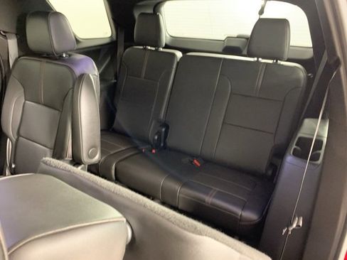 Used 2023 Chevrolet Traverse RS image 29