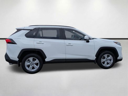 Used 2019 Toyota RAV4 XLE w/ Convenience Package image 3