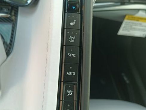 Used 2023 Chevrolet Corvette Stingray Premium Conv w/ Z51 Performance Package image 15