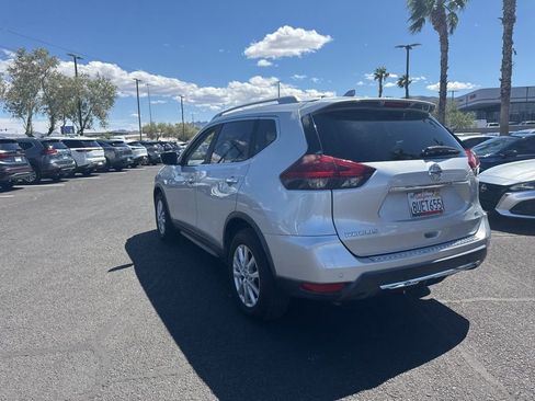 Used 2020 Nissan Rogue SV image 12