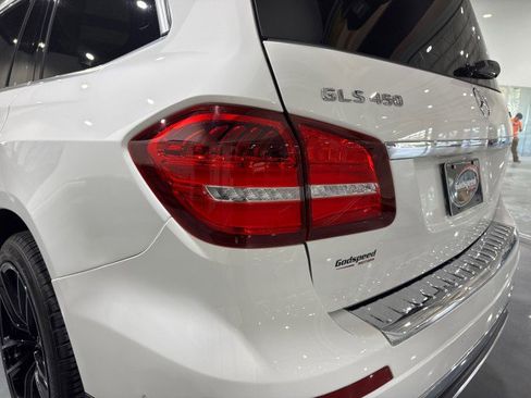 Used 2017 Mercedes-Benz GLS 450 4MATIC image 32