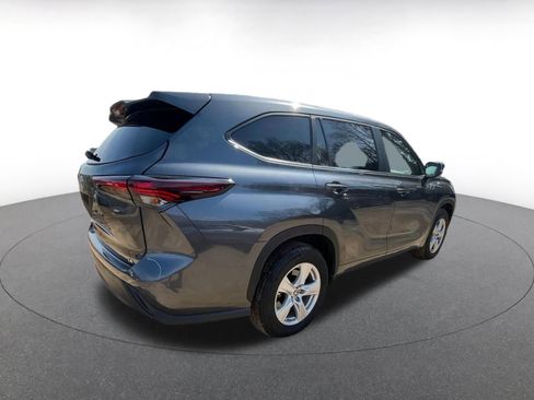 Used 2025 Toyota Highlander LE image 14