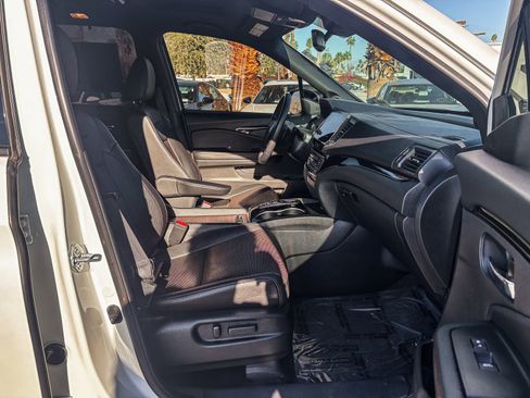 Certified 2022 Honda Pilot Black Edition image 19