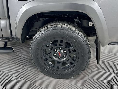 Used 2022 Toyota Tacoma TRD Sport w/ Technology Package AWD/4WD image 26