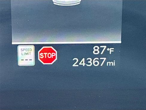 Used 2025 Kia Carnival FWD image 12