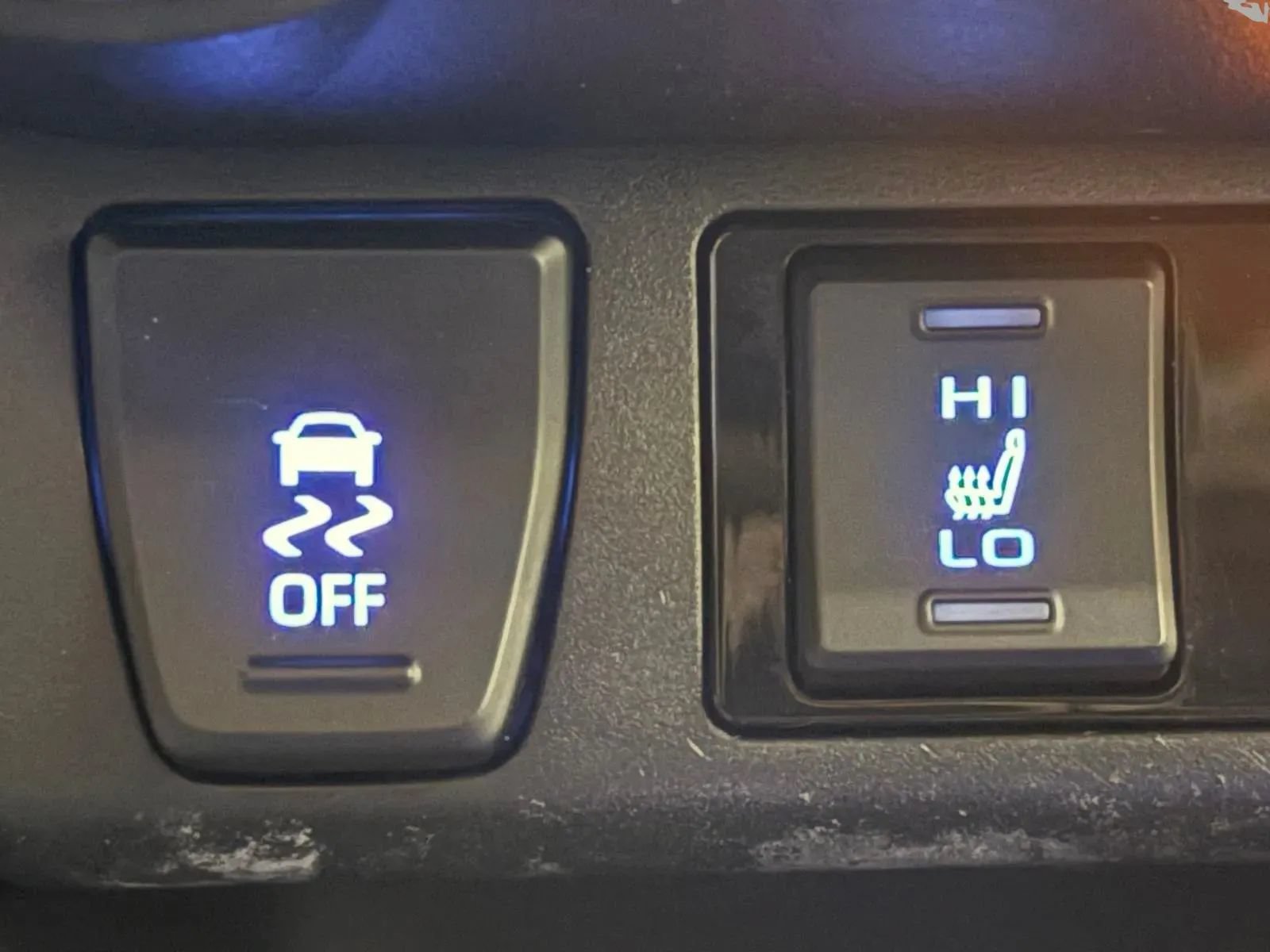 Used 2019 Toyota RAV4 XLE Premium w/ Cold Weather Package AWD/4WD image 36