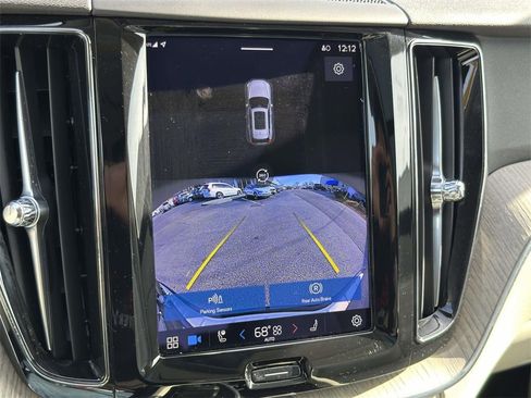 Used 2023 Volvo XC60 B5 Plus w/ Protection Package Premier image 4