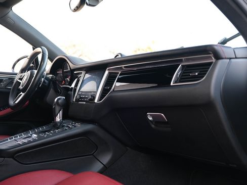 Used 2018 Porsche Macan GTS image 28