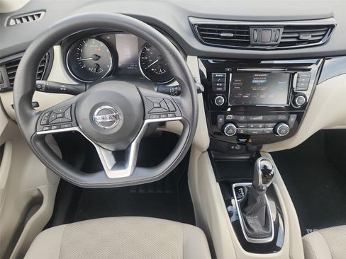 Used 2019 Nissan Rogue Sport SV FWD image 11