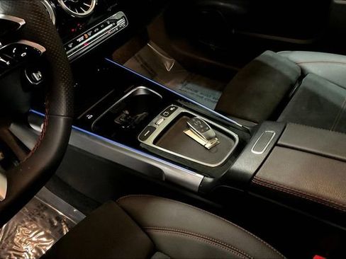 Used 2025 Mercedes-Benz EQB 300 4MATIC image 17