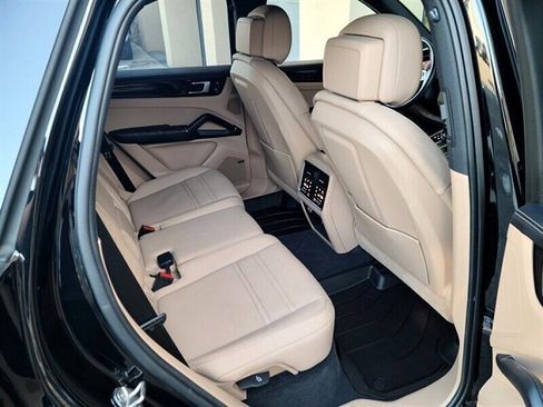 Used 2023 Porsche Cayenne S w/ Premium Package Plus image 28