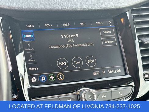 Used 2022 Chevrolet Trax LT w/ LT Convenience Package image 13