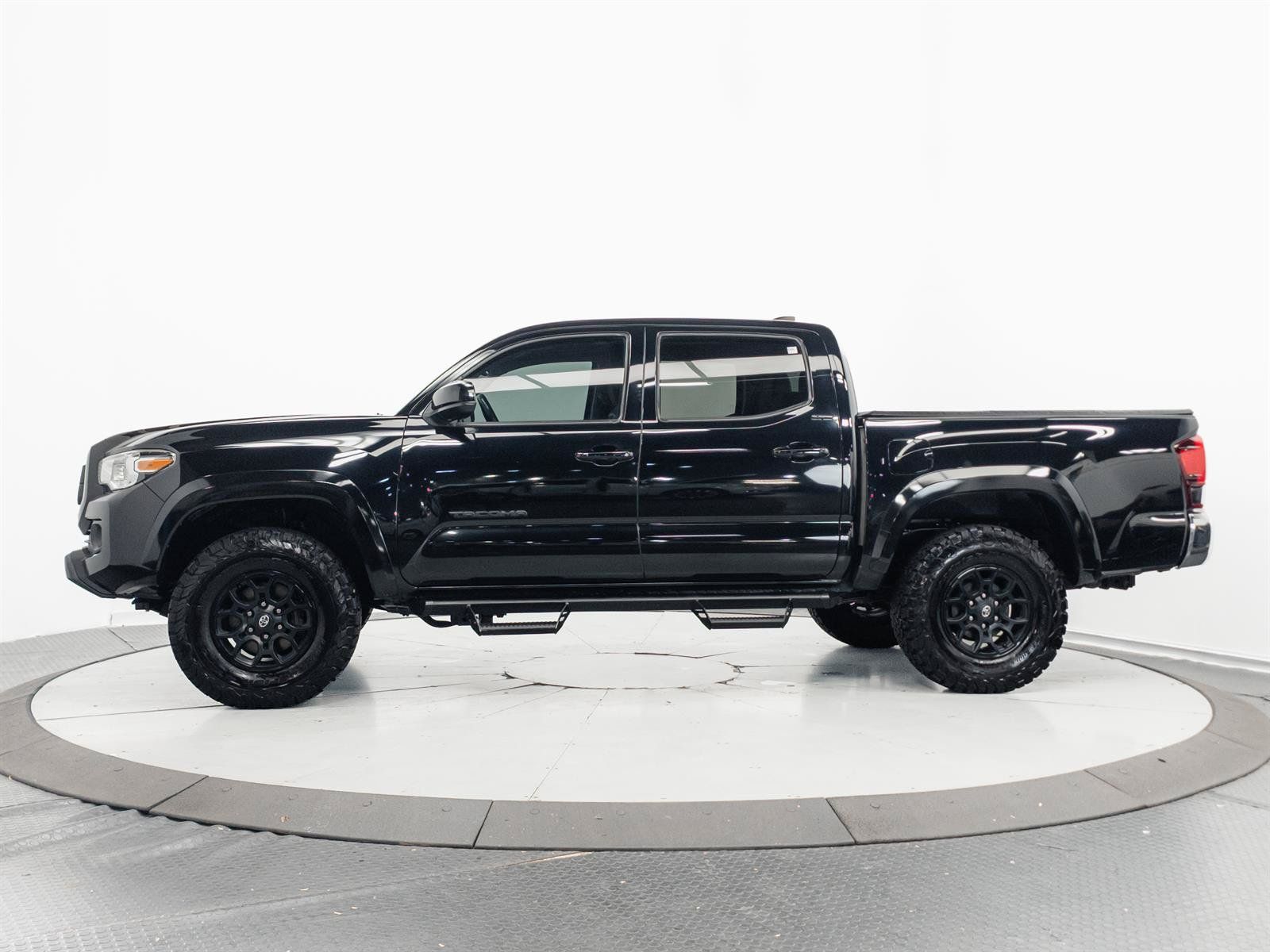 Used 2021 Toyota Tacoma SR5 AWD/4WD image 7