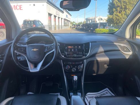 Used 2018 Chevrolet Trax Premier w/ Midnight Edition AWD/4WD image 18