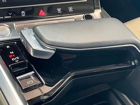 Used 2019 Audi e-tron Premium Plus image 37