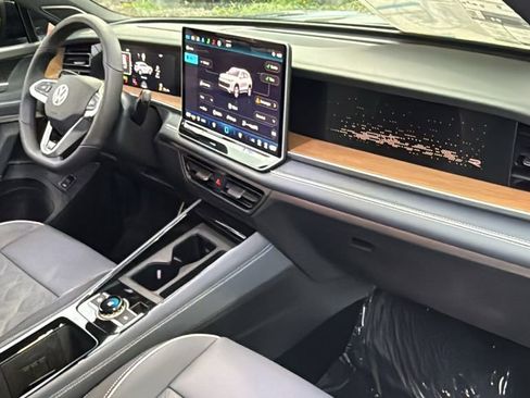 New 2026 Volkswagen Tiguan SEL R-Line image 31