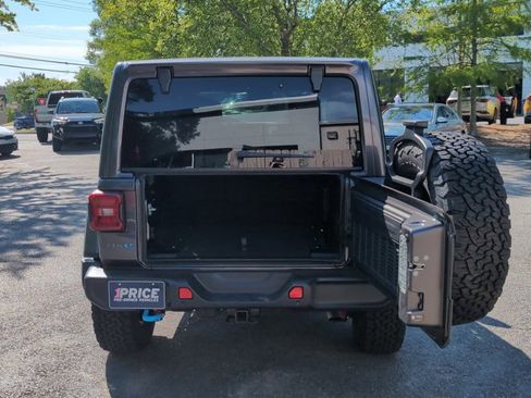 Used 2025 Jeep Wrangler Unlimited Rubicon 4xe w/ Safety Group AWD/4WD image 7