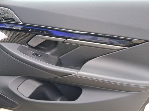 Used 2025 BMW M5 w/ Executive Package image 29