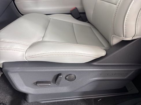 New 2025 Ford Expedition Active image 15