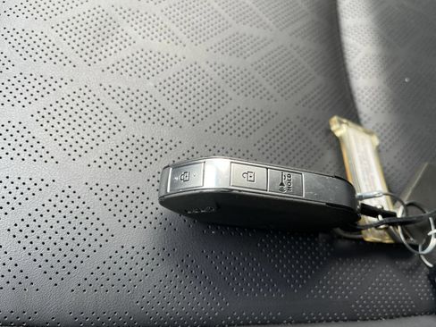 Used 2026 Kia Carnival FWD image 22