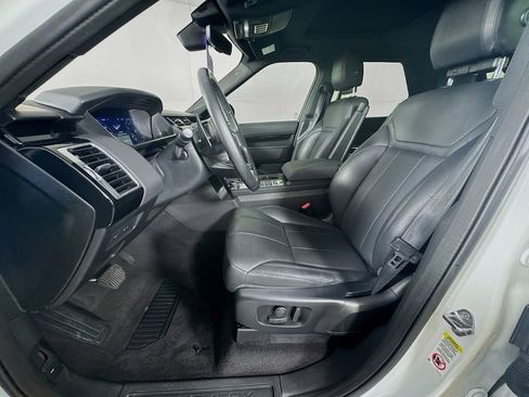 Used 2020 Land Rover Discovery SE image 24