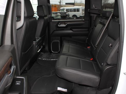 Used 2025 GMC Sierra 2500 SLT w/ SLT Convenience Package image 16