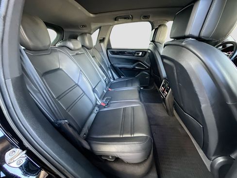 Used 2022 Porsche Cayenne image 29