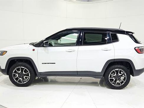 Used 2025 Jeep Compass Trailhawk AWD/4WD image 5