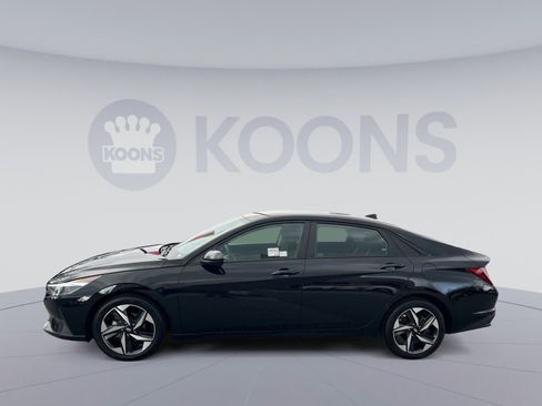 Used 2023 Hyundai Elantra SEL w/ Convenience Package image 2