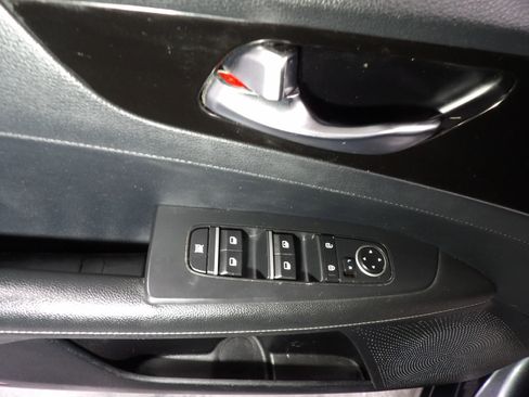 Used 2019 Kia Forte S w/ S Premium Package image 9