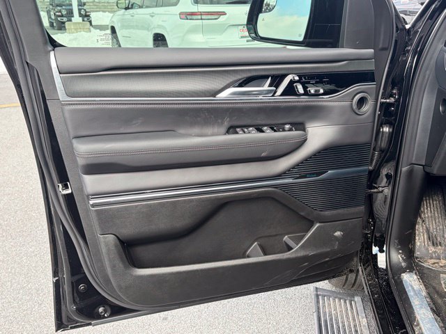 New 2026 Jeep Grand Wagoneer Summit AWD/4WD image 11