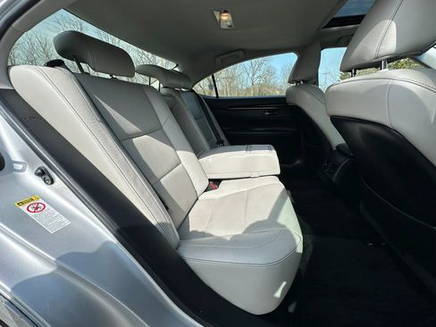 Used 2013 Lexus ES 350 w/ Luxury Pkg FWD image 18