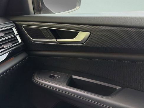 Used 2024 Volkswagen Atlas Cross Sport SEL image 20