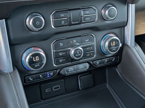 Used 2023 GMC Yukon SLT RWD image 29