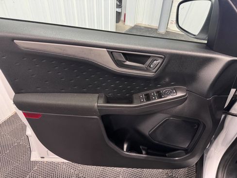 Used 2020 Ford Escape S image 8