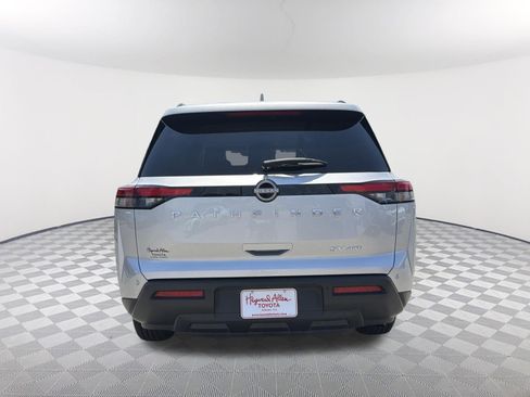 Used 2024 Nissan Pathfinder SV AWD/4WD image 16